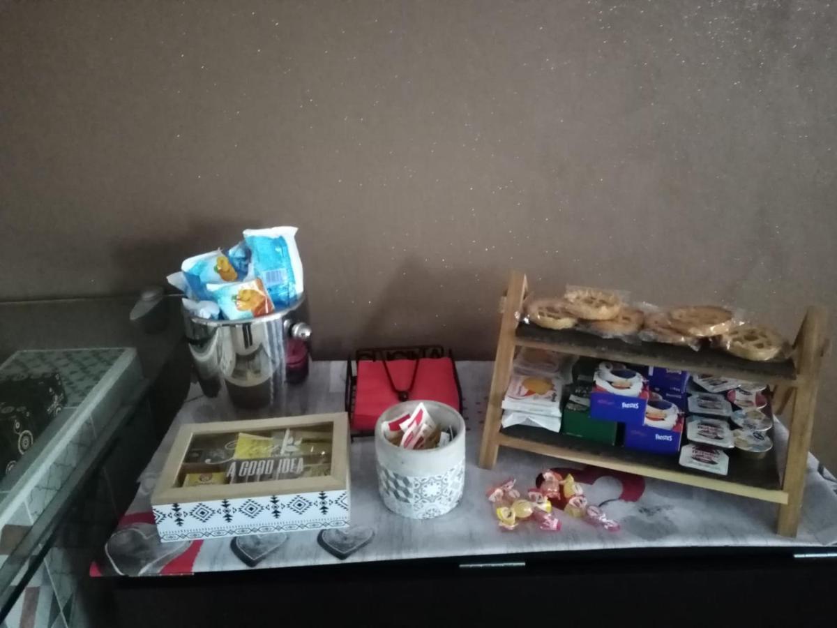 Emmanueli65 Fronte Clinica Per 5 Matrimoniale 2 Singoli 1 Divano Letto Plasencia Exterior foto