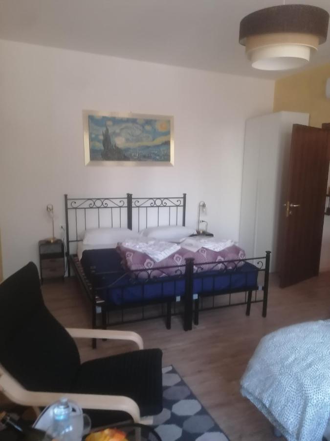 Emmanueli65 Fronte Clinica Per 5 Matrimoniale 2 Singoli 1 Divano Letto Plasencia Exterior foto